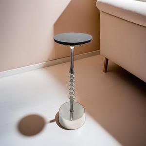 Table d'appoint de bar en aluminium au design moderne - Product Image 1