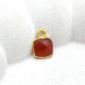 Charme carré en cornaline facetté 8x8mm, pendentif plaqué or pour la fabrication de bijoux et d'artisanat - Product Image 1