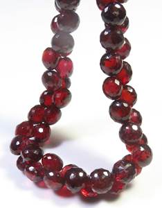Collar de 9 hilos de alta calidad con cuentas de cebolla granate de Mozambique de 7-7,5mm Corte facetado de piedras preciosas Rojas naturales - Product Image 5