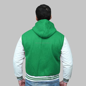 Veste de baseball universitaire personnalisée de haute qualité pour hommes Corps en laine avec manches en cuir Col à capuche Décoration de poche style course - Product Image 4