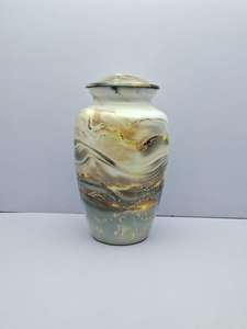 Urna Funeraria de Aluminio Estilo Americano con Diseño de Águila, 220 Pulgadas Cúbicas, de Brassworld India - Product Image 2