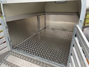 Remolque para Ganado NUEVO/USADO de 12 Pies Largos x 6 Pies Anchos con Capacidad de Carga Bruta Vehicular (GVWR) como Componente Central para Aplicaciones con Tractores - Product Image 6