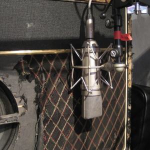 Paquete de micrófono de estudio de condensador de diafragma grande U87 de alta calidad - Product Image 2