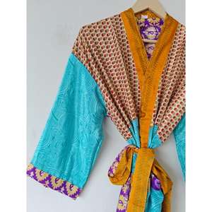 Robe de nuit en soie Peignoir Kimono Old Silk Sari Kimono Beach Cover Up Bikini Wear Two Pocket Silk Sari Kimono Robe - Product Image 4