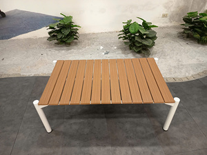 Mesa de Comedor Rectangular Moderna Lumetal con Acabado de Madera y Patas de Metal para Cafetería, Restaurante o Patio - Product Image 3