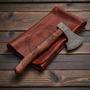 Hache en acier Damas faite à la main pour le camping en plein air Hachette forgée de haute qualité avec manche en bois de rose Fourreau en cuir Haches personnalisées DIY - Product Image 5