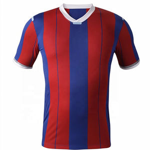 Conjuntos de ropa de fútbol de colores personalizados de alta calidad para adultos Uniformes OEM fabricados en fábrica - Product Image 1