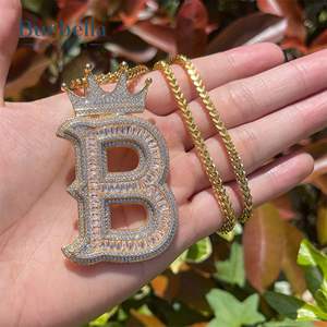 925 argent 14K plaqué or blanc glacé Baguette coupe A-Z lettres initiales pendentif avec couronne Hip Hop Moissanite bijoux pour hommes - Product Image 1