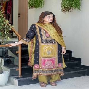 Conjunto de Kurti, Pantalón y Dupatta de Algodón Muselina Pesada VASTRA COTTAGE para Mujer, Estampado Digital, Manga Larga, Ropa Étnica de Diseñador - Product Image 4