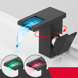 <span class=keywords><strong>Robinet</strong></span> <span class=keywords><strong>de</strong></span> lavabo cascade <span class=keywords><strong>noir</strong></span> mat à poignée unique, eau chaude et froide, avec LED, directement du fabricant - Product Image 1