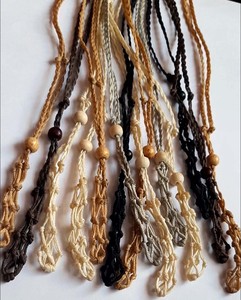 Collier en macramé personnalisé, sac en filet, fil multicolore, fait main, bijoux bohèmes, nœuds, collier statement réglable - Product Image 1