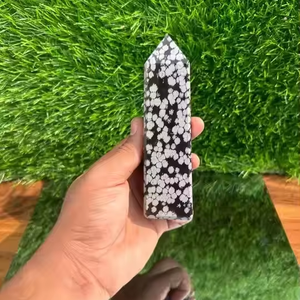 หินภูเขาไฟคริสตัลรูปเกล็ดหิมะธรรมชาติหินบำบัดแกะสลักด้วยมือสำหรับปรับสมดุลพลังงานการทำสมาธิของตกแต่งบ้าน - Product Image 1