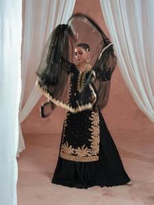 Designer Faux Georgette Séquence Broderie Avec Perle Moti Travail À La Main Top Et Jumelé Avec Palazzo Avec Net Séquence Travail Dupatta - Product Image 3