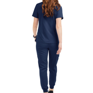 กางเกงสครับพยาบาลแบบยูนิเซ็กซ์ ผ้าทวิลโพลีเอสเตอร์/คอตตอน พรีเมียม เนื้อนุ่ม ลดริ้วรอย ซักได้ มีกระเป๋า เสื้อสครับคอวี แขนสั้น สำหรับโรงพยาบาล - Product Image 6