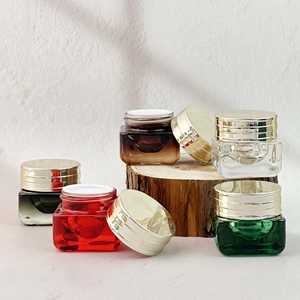 Vasetti di Lusso in Vetro Quadrati con Coperchi Dorati, Contenitori Cosmetici Ricaricabili per Skincare, Creme Viso e Balsamo Labbra - Product Image 3