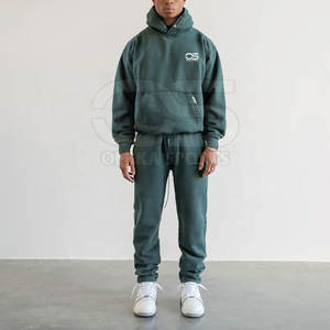 Ensemble de survêtements surdimensionnés pour hommes Tenue décontractée pour la salle de sport et l'extérieur Survêtement surdimensionné chaud pour hommes en hiver - Product Image 1