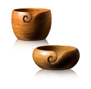 Bol à laine en bois à finition lisse pour un tricot sans nœuds - Product Image 1