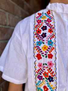 Guayabra – chemise brodée à manches courtes pour homme, chemise traditionnelle maxican avec broderie florale, guayabera pour homme, chemise formelle - Product Image 4