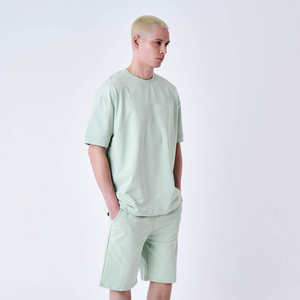 Camiseta informal de verano personalizada para hombre y pantalones cortos de chándal de cintura media con patrón sólido para actividades al aire libre - Product Image 5