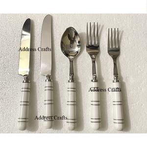 Ensemble de couverts de table écologiques en acier inoxydable de style américain avec poignée en résine à bulles, design élégant, 5 pièces - Product Image 2