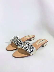 แฟลตเจ้าสาวพราวที่มีคุณภาพสูงสุด: แผ่นเดียวคู่และเข็มกลัดโลหะประดับเพื่อความสง่างามและความสะดวกสบาย - Product Image 3