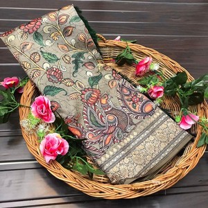 Sari de Seda Suave VASTRA COTTAGE con Estampado Fusion Kalamkari en Hermosos Colores con Blusa de Diseñador Estampada a Juego - Product Image 1