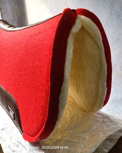 SHAHI INTERNATIONAL SI-FP-70 Direct Manufacturer Wholesale Equestrians Genuine Plain Leather Saddle Pads <b>Red</b> Wool <b>Felt</b> Soft - Product Image 5