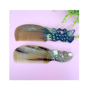 Peigne en corne de buffle avec sculpture et gravure 3D pour les soins des cheveux et une qualité supérieure élégante - Product Image 6