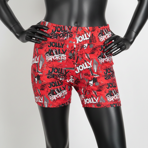 Shorts pour femme en polyester et élasthanne doux, imprimé streetwear rouge, coupe ajustée, tissu respirant, logo sublimé. - Product Image 1