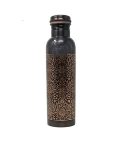 Bouteille d'eau en cuivre pur de belle conception avec gobelet pour l'entraînement de yoga Avantages ayurvédiques Bouteille d'eau en cuivre pur Échantillon gratuit. - Product Image 6