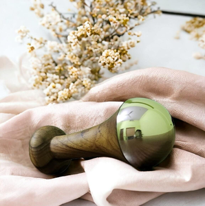 Masseur Kansa à double usage, écologique, avec manche en bois pour le visage et le dos, forme ovale pour le soulagement du stress - Product Image 6