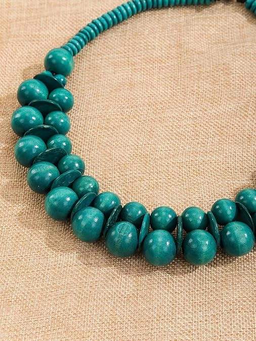 มีสีเขียวขุ่น