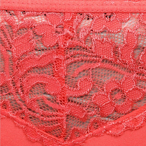 Conjunto de lencería de lujo con bordado elegante y costuras de alta calidad disponible para el mercado boutique y de alta gama. - Product Image 5