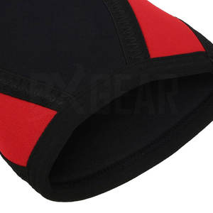 Rodillera de calidad superior que se mantiene en su lugar durante entrenamientos intensos ofreciendo apoyo y protección - Product Image 4