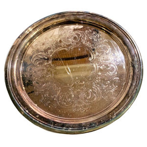 Hecho de bandeja de metal para servir alimentos Decoración única para el hogar Utensilios de cocina Bandeja de postre de comida de mesa en precios al por mayor - Product Image 1
