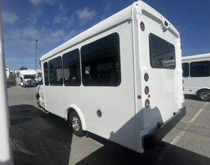 Listo para enviar: Autobús de pasajeros usado Chevrolet 4500 Arboc ADA 2021 con capacidad para 14 personas - ENTREGA a nivel mundial - Product Image 2