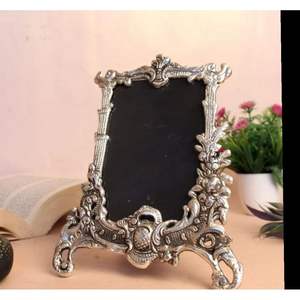 Cadre photo en aluminium avec accents en alliage de verre et bambou pour la décoration intérieure et les mariages - Product Image 1