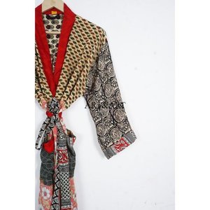 Kimono en soie à motifs floraux patchwork, robe vintage pour femmes, robe de bain maxi, robe de chambre, 100% soie - Product Image 3