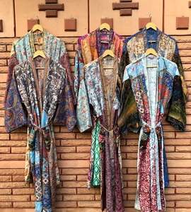 Venta 10 piezas al por mayor lote de largo Vintage Floral seda Kimono Robe mujer playa cubrir para primavera y verano - Product Image 3