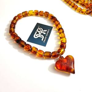 Elegante collar de cuentas de ámbar con colgante de corazón, joyería de resina hecha a mano para mujer, accesorio de moda para fiesta y uso diario - Product Image 1