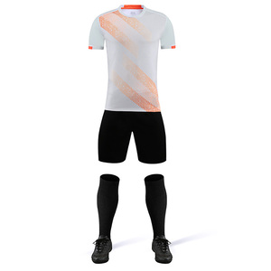 Uniforme de Fútbol Personalizado, Fabricante OEM, Conjunto de Camiseta y Pantalones Cortos de Alta Calidad, Tejido Transpirable, Ligero y de Secado Rápido, Personalizado para Clubes - Product Image 1