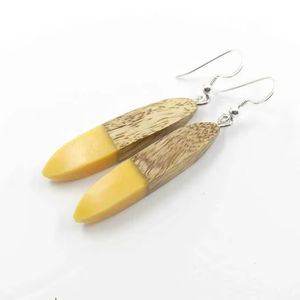 ต่างหูห้อยรูปทรงเรขาคณิตสี่เหลี่ยมผืนผ้ารูปหัวใจเรซิ่นสีดำขาวลายทองคำเปลว รุ่นแองเจิล ดีไซน์โดดเด่นสะดุดตา ให้ความรู้สึกอบอุ่น - Product Image 1