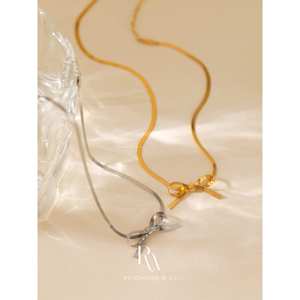 Collana Girocollo con Fiocco da 2mm in Oro 18K e Antitarnish, Gioiello Elegante e Raffinato, Regalo per Lei o per la Mamma - Product Image 1