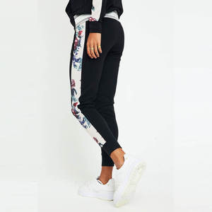 Pantalon de jogging athlétique taille haute pour femme, coupe slim, avec patchwork floral personnalisé et bande latérale, vente en gros - Product Image 6