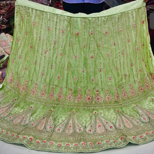 Elégant 3 mètres vert Dupatta Lehenga lourd Jarkan Work Net Style moderne Flair correspondant Choli pour les fêtes de mariage mariages d'été - Product Image 2