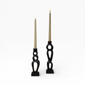 Porte-bougie sculptural abstrait en métal noir moderne avec un design à boucle ouverte pour la décoration intérieure contemporaine - Product Image 1