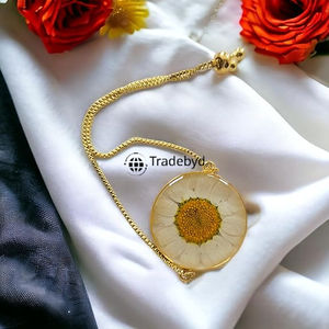 Bracelets en résine Tradebyd Bijoux élégants faits à la main parfaits pour les tenues décontractées Festivals et besoins de cadeaux - Product Image 1