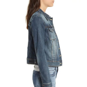 Veste en jean tendance pour femme, look moderne, veste en jean bleue élégante, parfaite pour les filles, les femmes et les tenues de tous les jours - Product Image 3
