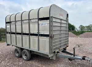 Envío Gratuito, Remolque para Ganado, Plataformas para Ovejas, 3500 kg de Peso Bruto, Puertas Divisorias, 12 pies x 6 pies, Parte Superior Desmontable para un Transporte Seguro de Animales - Product Image 3