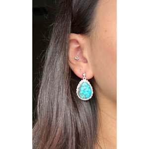 Pendientes Colgantes de Plata de Ley y Turquesa Kingman de Alta Calidad Hechos por Navajo con Diseño de Gota de Agua - Product Image 5